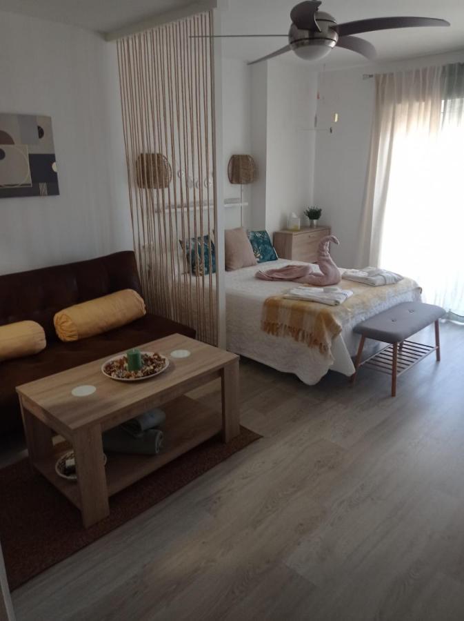 Apartamento Totalmente Reformado Con Piscina Y Jardines Al Lado De La Playa De La Carihuela Torremolinos Exterior foto